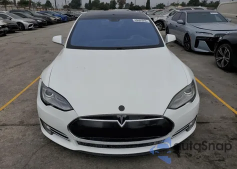 2014 Tesla Model S из США, поврежденный, VIN 5YJSA1H28EFP64012
